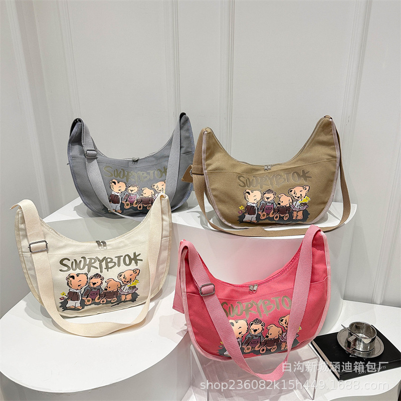 New bear crossbody dumpling bag, fashionable and trendy, college student commuting single-shoulder bag, casual bag wholesale full figure