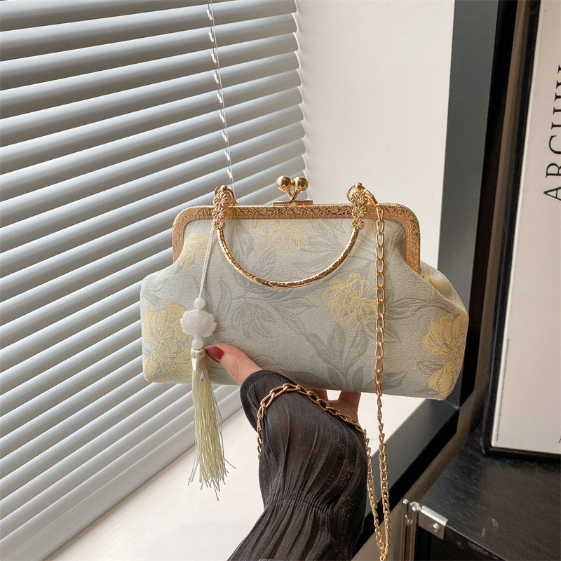 Butterfly Love Flower Small Square Bag 2025 New Style chain handbag crossbody bag Ethnic style socialite banquet bag full figure