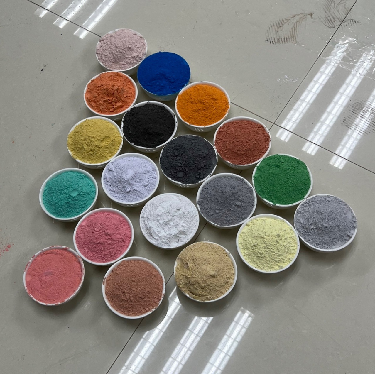 Colored gypsum powder, 2400 mesh aromatherapy diffuser, DIY cartoon painting and coloring model gypsum powder Application Scenario