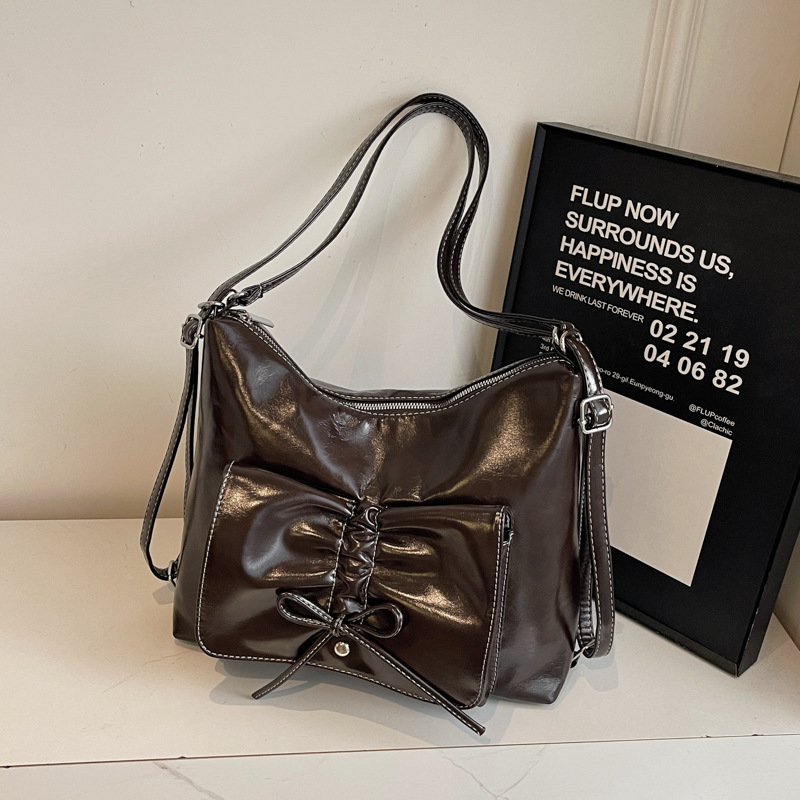 Retro and fashionable tote bag for women, Korean version, large-capacity single-shoulder bag for commuting to work, 2024 new casual crossbody bag for women Specification drawing