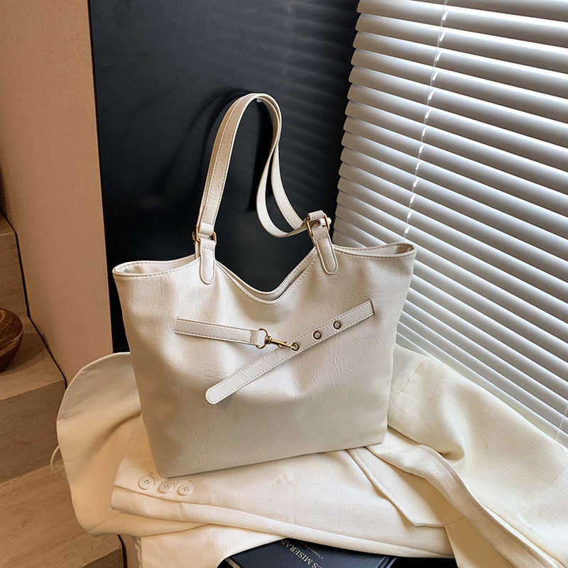 Trendy retro underarm bag, large-capacity versatile tote bag, single-shoulder bag for school commuting, new 2024 bucket bag for women Specification drawing