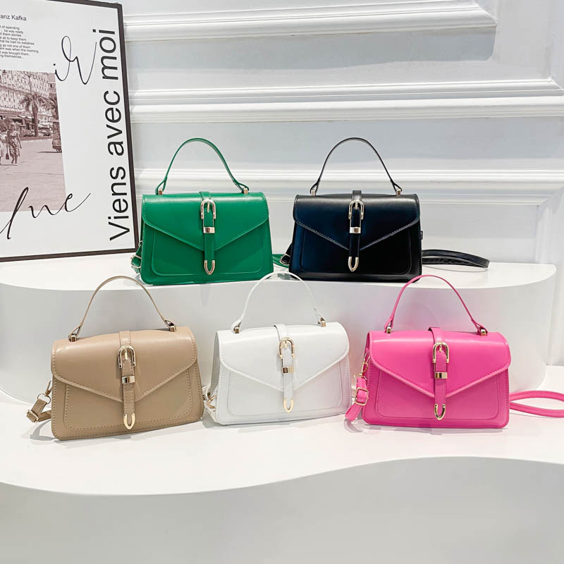 Fashionable and individualistic summer new handbag for women, Korean style, stylish solid color, casual and versatile, stylish crossbody bag Application Scenario