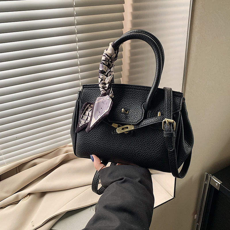 High-end and stylish small bag, 2025 new style women's bag, popular and versatile crossbody bag, trendy and fashionable platinum handbag details Picture