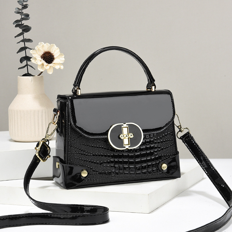 The 2024 new Korean-style solid-color small square bag is a popular hand-held, fresh and simple single-shoulder bag with a checkered pattern and a versatile look Application Scenario