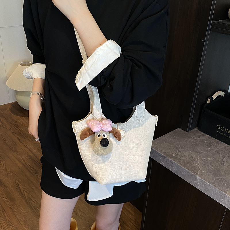 The 2025 new high-end large-capacity hand-held bucket bag is a cute and versatile, fashionable and stylish single-shoulder crossbody bag details Picture