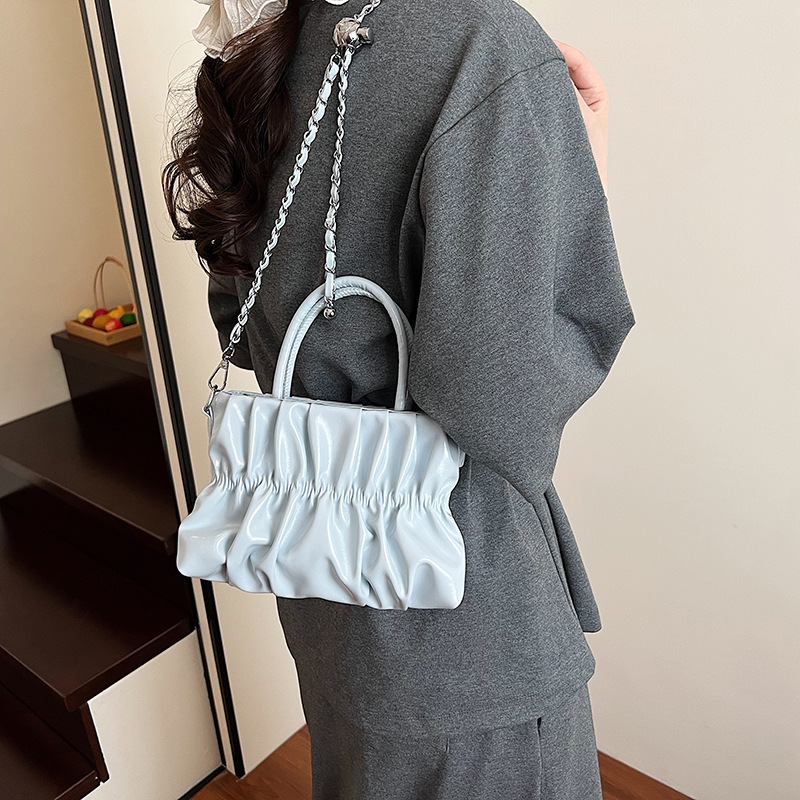 Cross-border trendy and versatile pleated handbag for women, a new summer 2025 niche design chain single-shoulder crossbody bag details Picture
