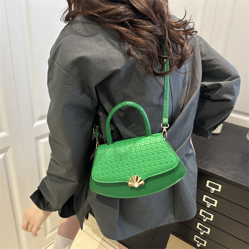 A simple, high-end and stylish new style for the summer of 2025, a versatile and fashionable single-shoulder crossbody small square bag for women Specification drawing