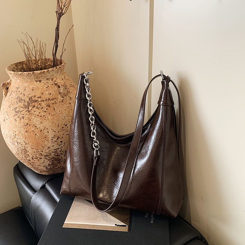 Large-capacity women's 2025 new style fashionable retro chain single-shoulder crossbody bag, high-quality commuter women's tote bag details Picture
