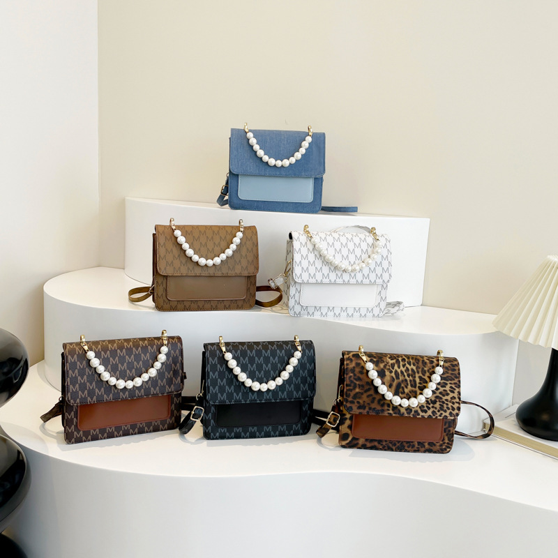 High-end and stylish small bag for women, 2024 new trendy pearl chain single-shoulder bag, versatile and stylish crossbody small square bag full figure