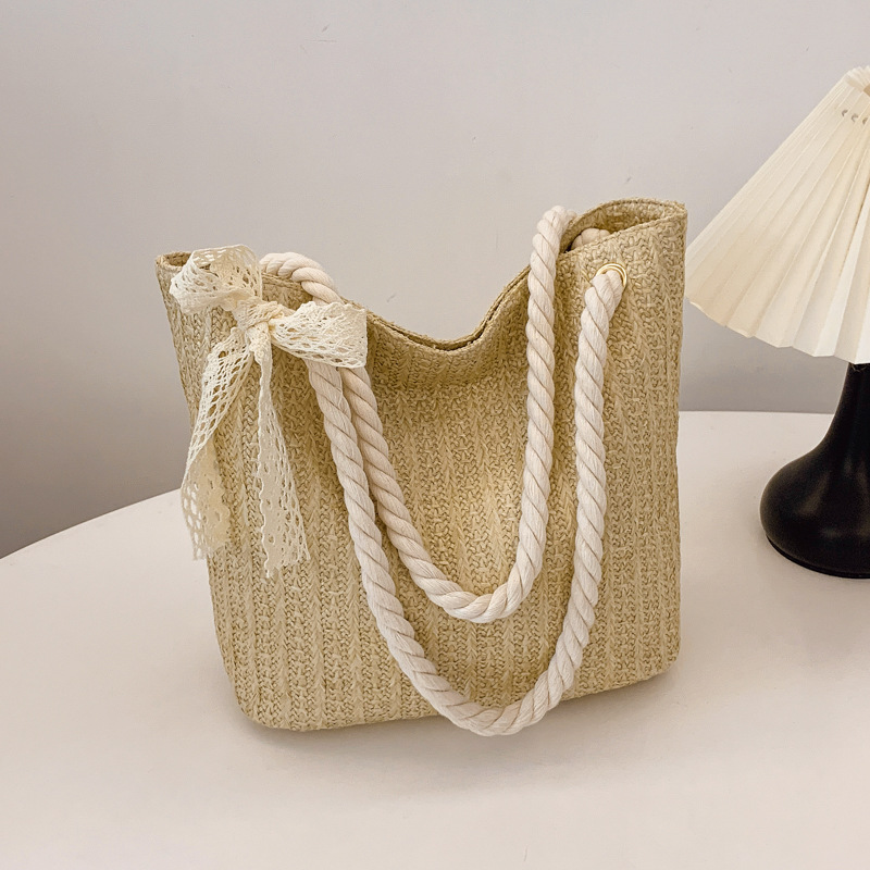 A new 2025 trendy, fashionable and fresh single-shoulder bag made of straw weaving. It is a simple underarm tote bag full figure