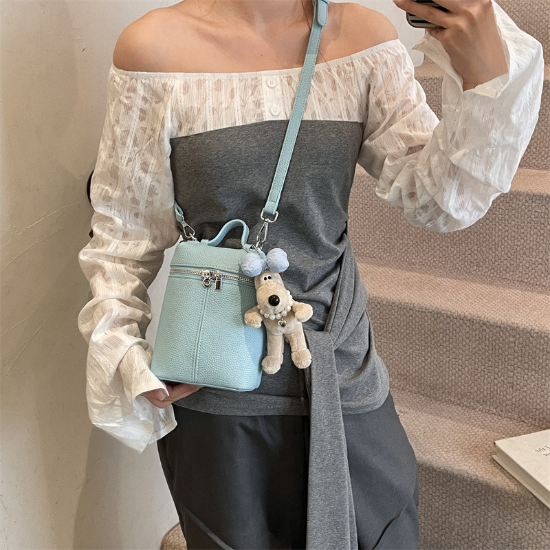 Korean style macaron simple and fashionable small bag for women 2025 new casual travel single-shoulder crossbody mobile phone bag details Picture