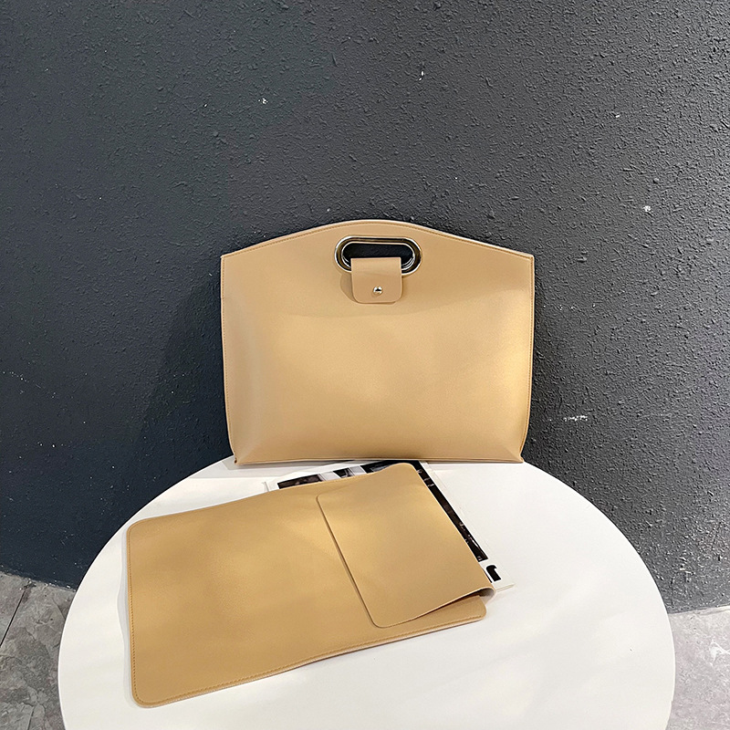 This is a new two-piece set bag with a niche and simple design for the summer of 2025. It is a casual, fashionable and versatile handbag full figure