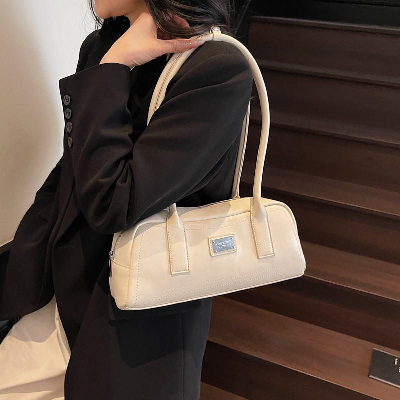 High-end retro underarm bag for women, 2025 new French niche design single-shoulder bag, fashionable hand-held baguette bag details Picture