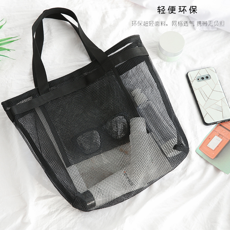 New mesh beach bag, travel single-shoulder bath storage bag, dry and wet separation bag for clothes, and outdoor toiletry bag Application Scenario
