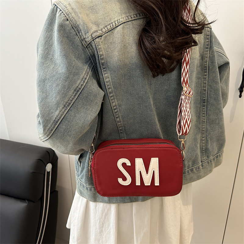 Korean-style texture camera bag, women's cross-border fashion single-shoulder bag, wide shoulder strap, stylish crossbody bag, square bag Specification drawing