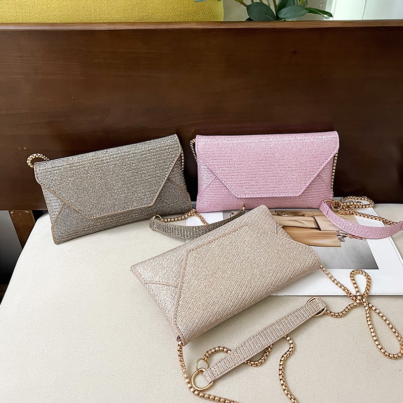 New cross-border full-diamond clutch bag, water diamond chain small square bag, single-shoulder diagonal cross envelope bag, cute mini dinner bag Application Scenario