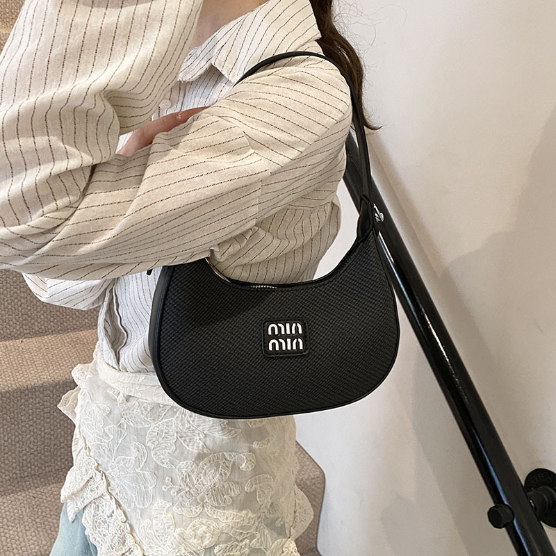 Retro small bag for women, 2025 new crescent-shaped dumpling bag, commuting crossbody bag, casual and versatile, hand-held armpit bag full figure