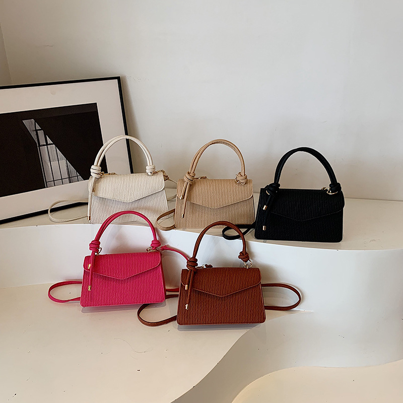 Textured, fashionable and simple handbag 2024, embossed, fresh and sweet, single-shoulder crossbody bag, trendy small square bag for women Application Scenario