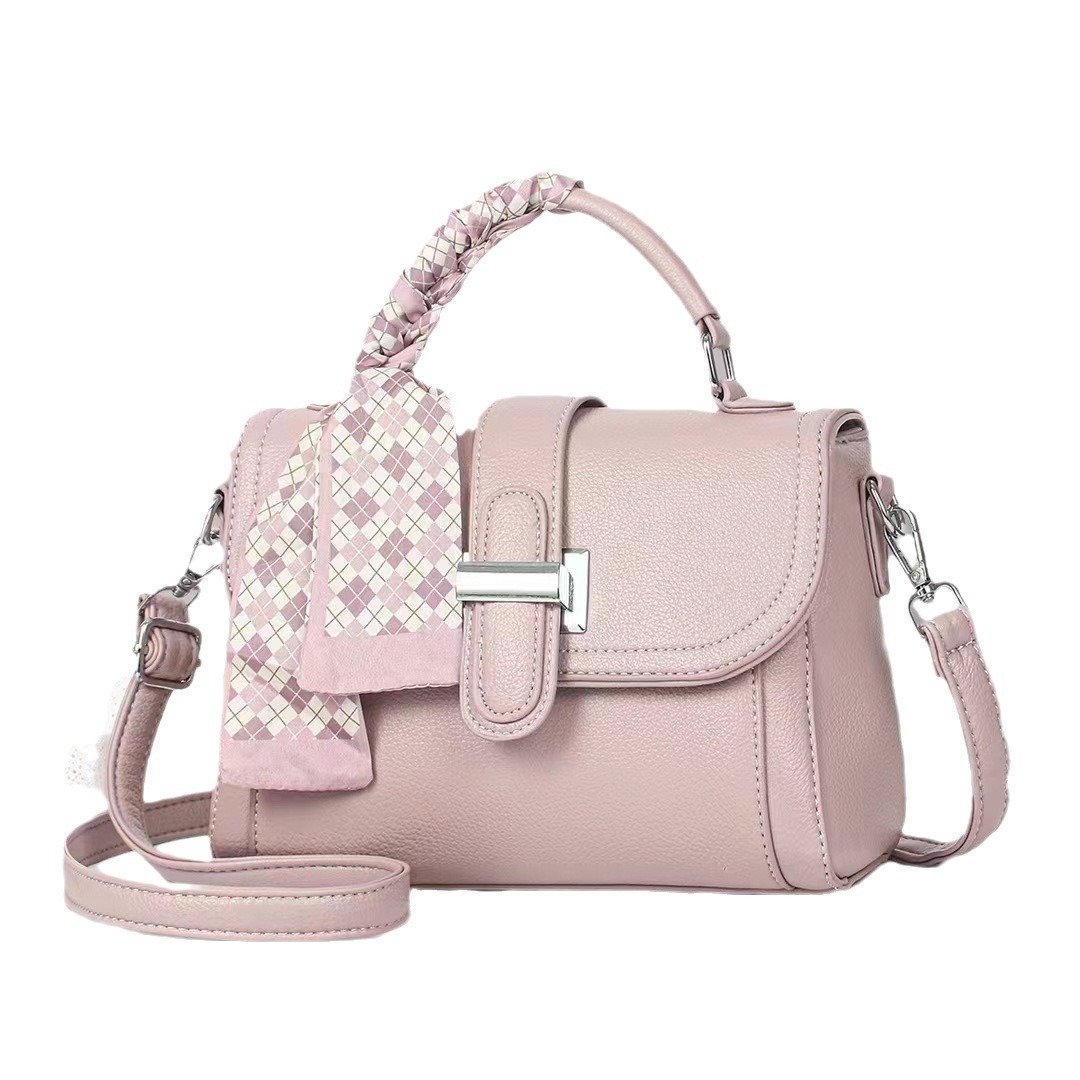 This year's popular new fashion item is the small square bag, a high-end casual women's bag for cross-border trade, and a simple and trendy bag Item Picture