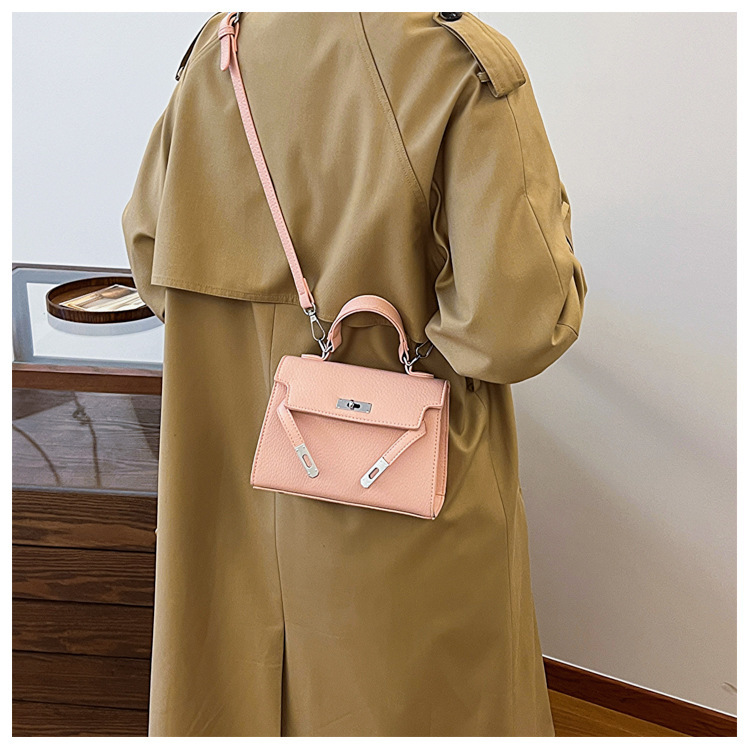 The 2025 new Kelly bag from Bag Lady is a high-end, light luxury, niche soft leather crossbody bag and a fashionable hand-held underarm bag details Picture