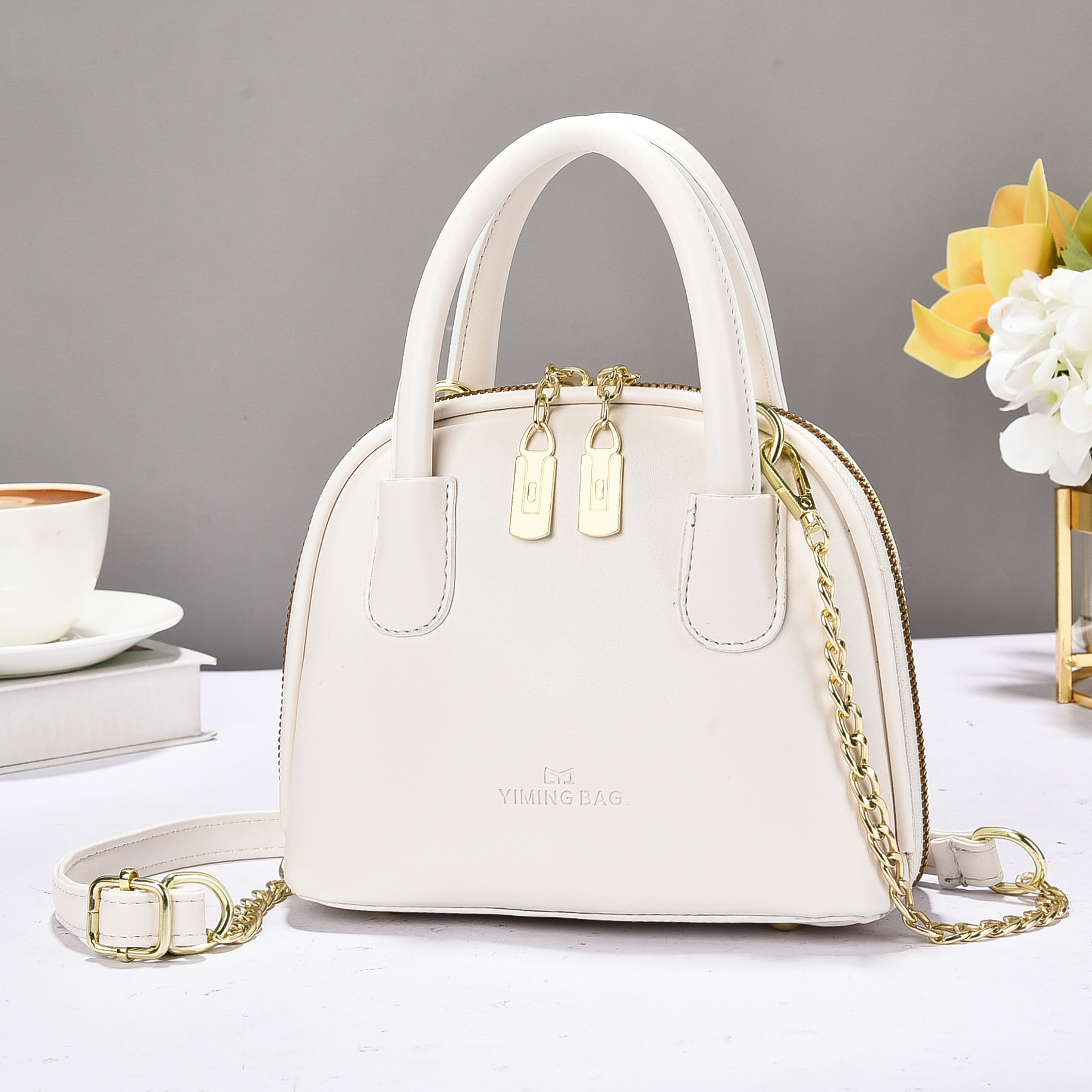 2025 New stylish Korean-style handbag, underarm single-shoulder bag, bowling and commuting versatile bag in various sizes details Picture