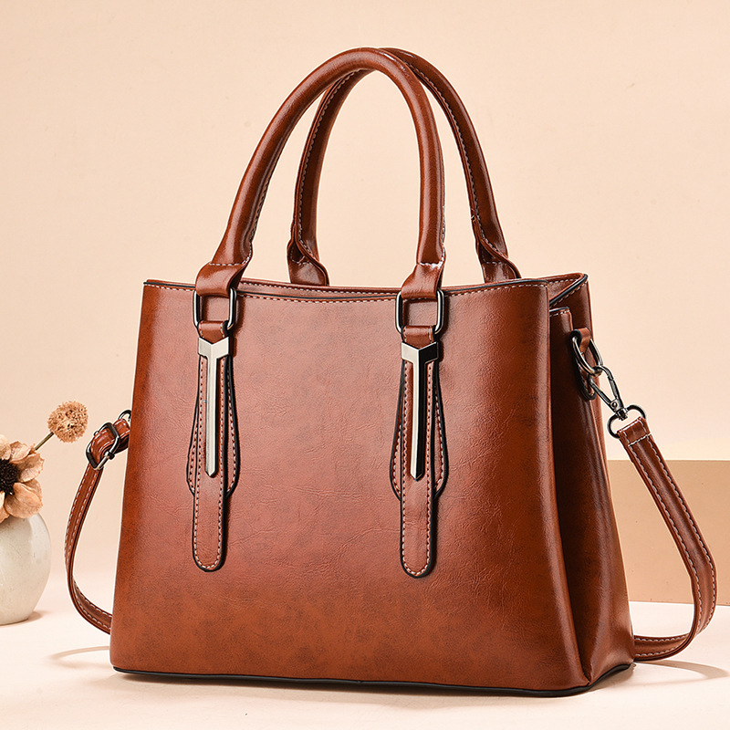 Wholesale of the 2025 new style fashionable retro solid color large-capacity practical single-shoulder crossbody handbag for women Application Scenario