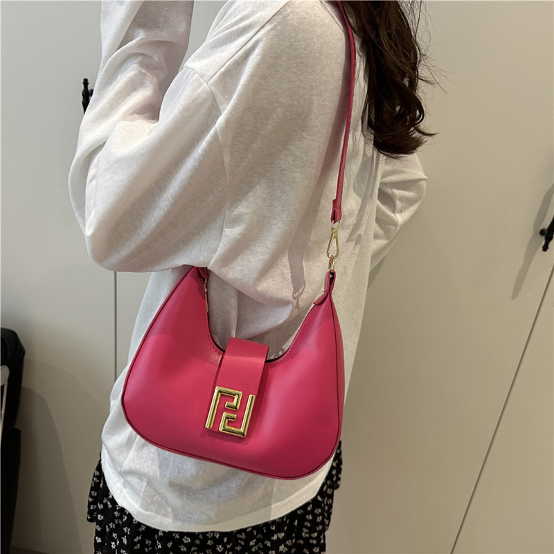 The new French style bag for Spring/Summer 2025 is a solid color, simple and versatile, elegant single-shoulder underarm crossbody bag Specification drawing