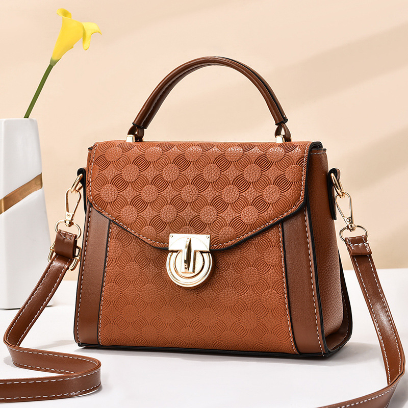 Bag Girl 2022 New trendy and fashionable embossed handbag, casual, versatile and stylish, single-shoulder crossbody small square bag consignment details Picture