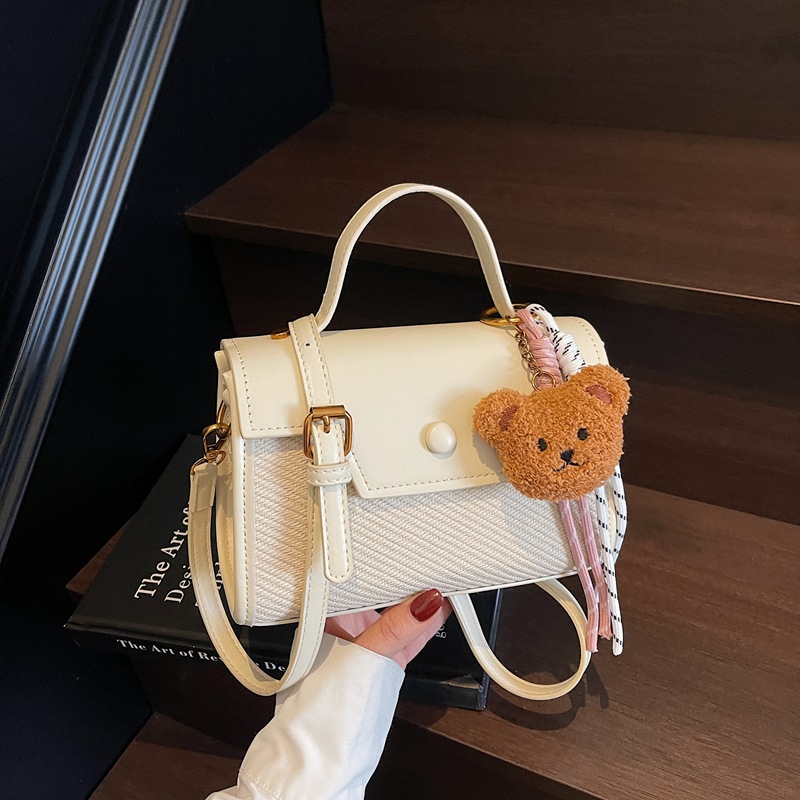 A high-end, stylish hand-held small square bag for women 2025, a new casual commuting single-shoulder bag, versatile and popular crossbody bag full figure