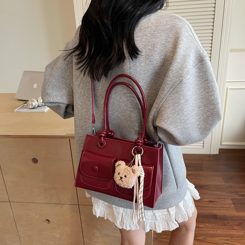 The 2025 new summer Korean-style handbag features a niche design for women, including tote bags, multi-pocket single-shoulder bags, and fashionable crossbody bags Specification drawing