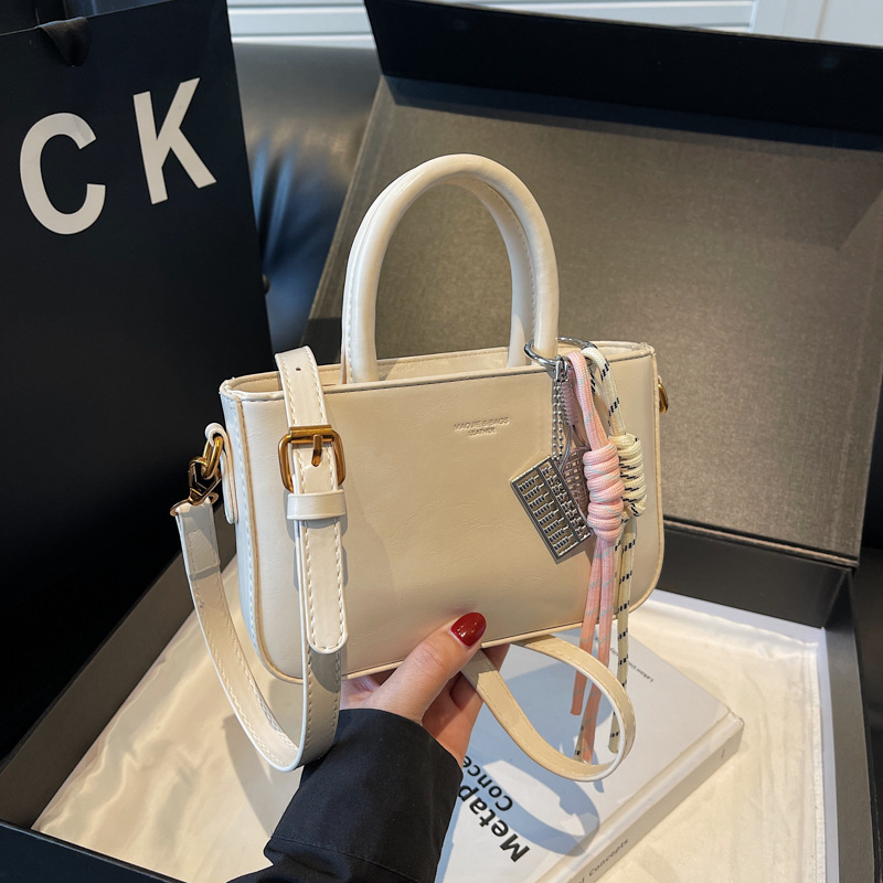 High-end ladies' small bag 2025 New style fashionable single-shoulder crossbody bag, casual and versatile hand-held work small handbag details Picture