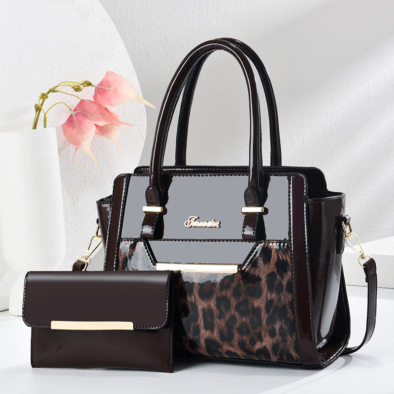 Simple and high-quality large bag, 2023 new trendy and fashionable women's bag, casual chain single-shoulder crossbody bag, leopard print mother and child bag Application Scenario