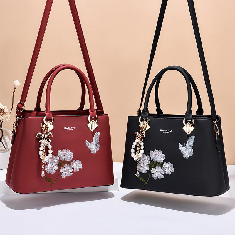 New women's fashionable bow pendant handbag, trendy women's embroidered single-shoulder crossbody bag, mom's bag Application Scenario
