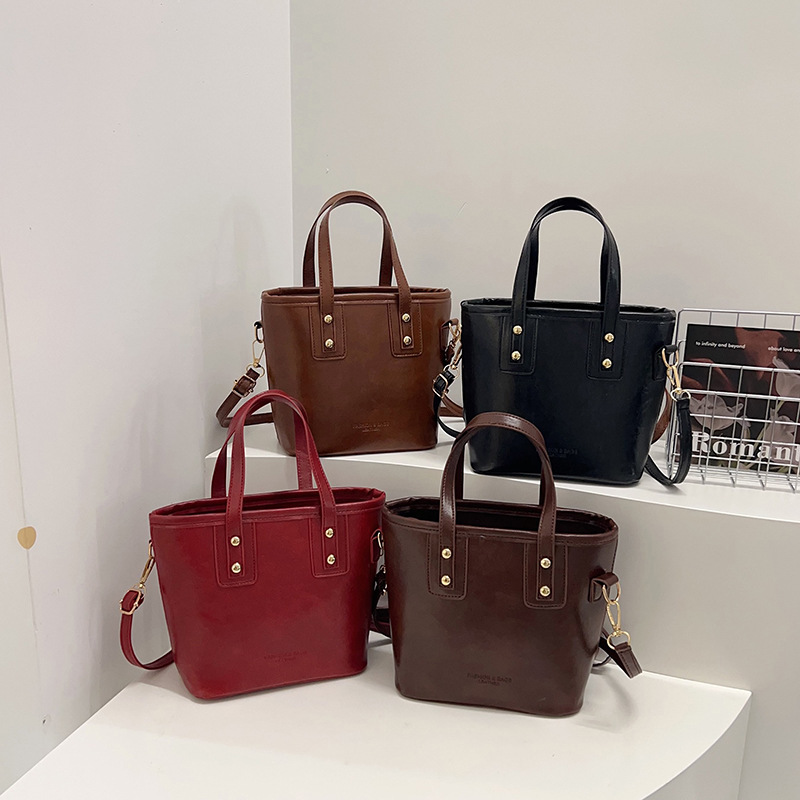 This year's popular women's bags are the high-end, retro hand-held bag, single-shoulder, crossbody bucket bag from 2025 Application Scenario