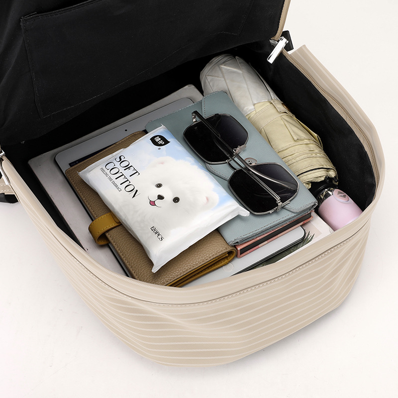 Colorful Fox Japanese Instagram niche, lightweight, simple, fashionable, versatile, large-capacity schoolbag for women Application Scenario