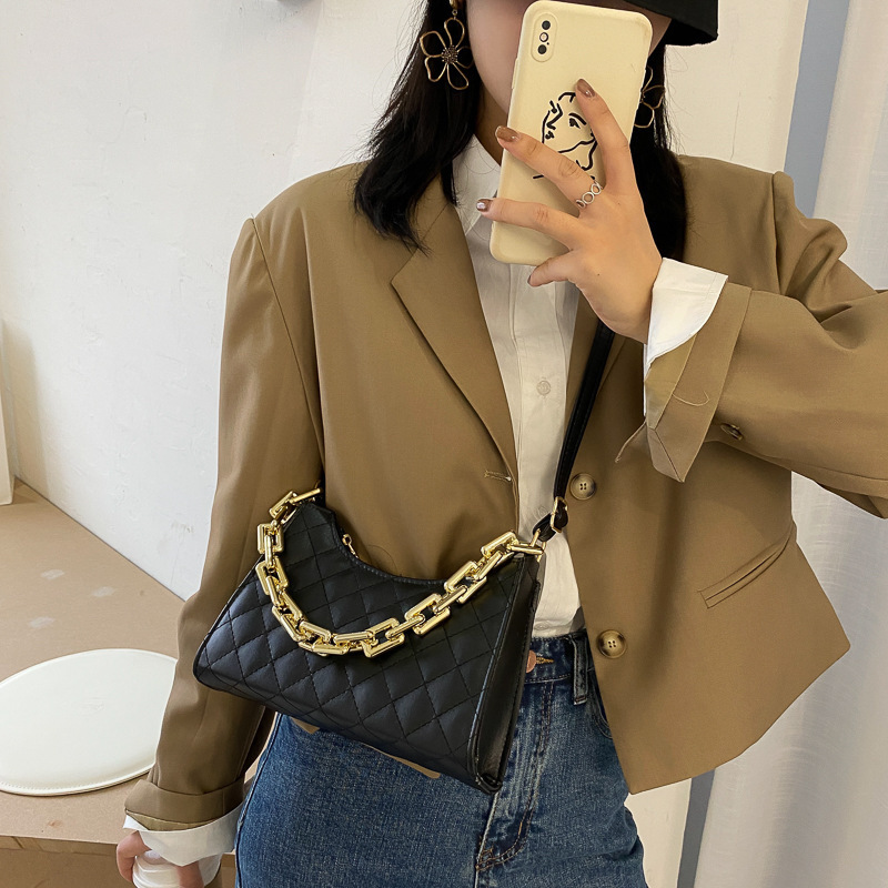 The new women's crossbody bag for autumn and winter 2021 is a fashionable, casual and versatile chain crossbody bag Specification drawing