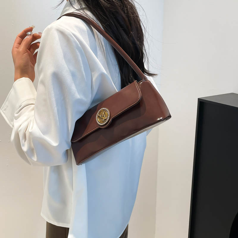French retro underarm bag for women 2025 new style simple commuting handbag, fashionable shoulder bag, casual baguette bag Specification drawing