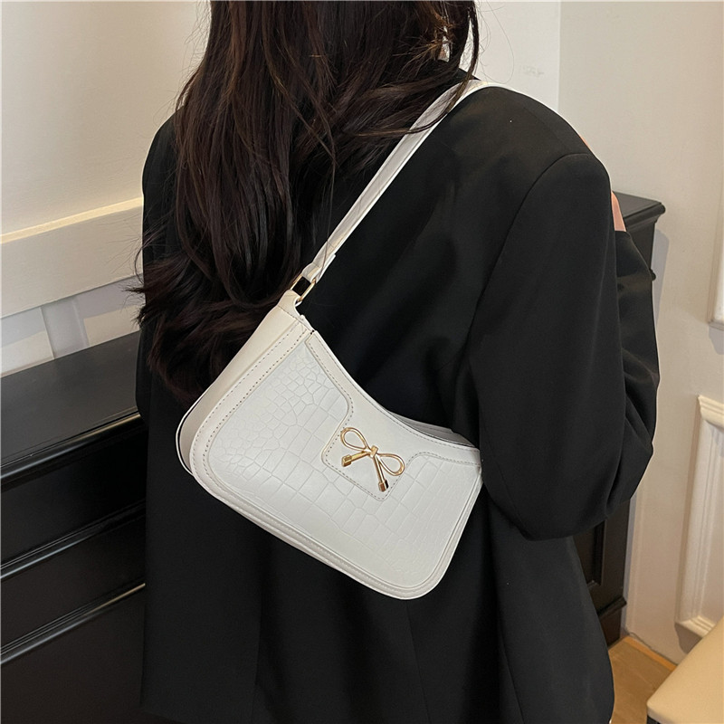 Cross-border high-end quality versatile underarm little girl bag 2025 new style fashionable handbag, shoulder bag, stylish baguette bag details Picture