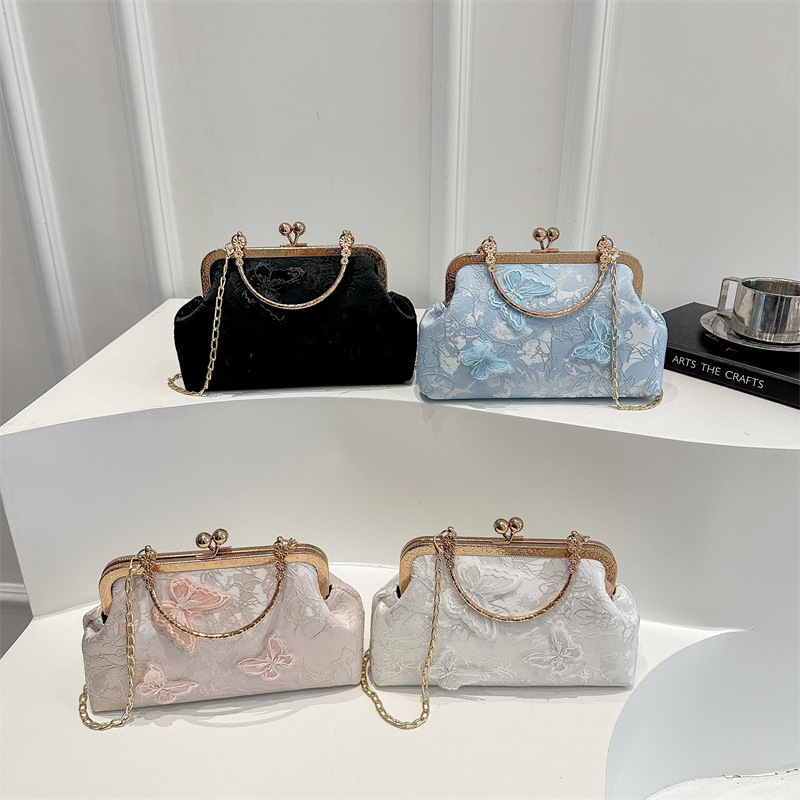 The new Spring/Summer 2025 traditional Chinese style cheongsam lockstitch chain small bag is a versatile choice for women and a popular single-shoulder crossbody bag for ladies Application Scenario