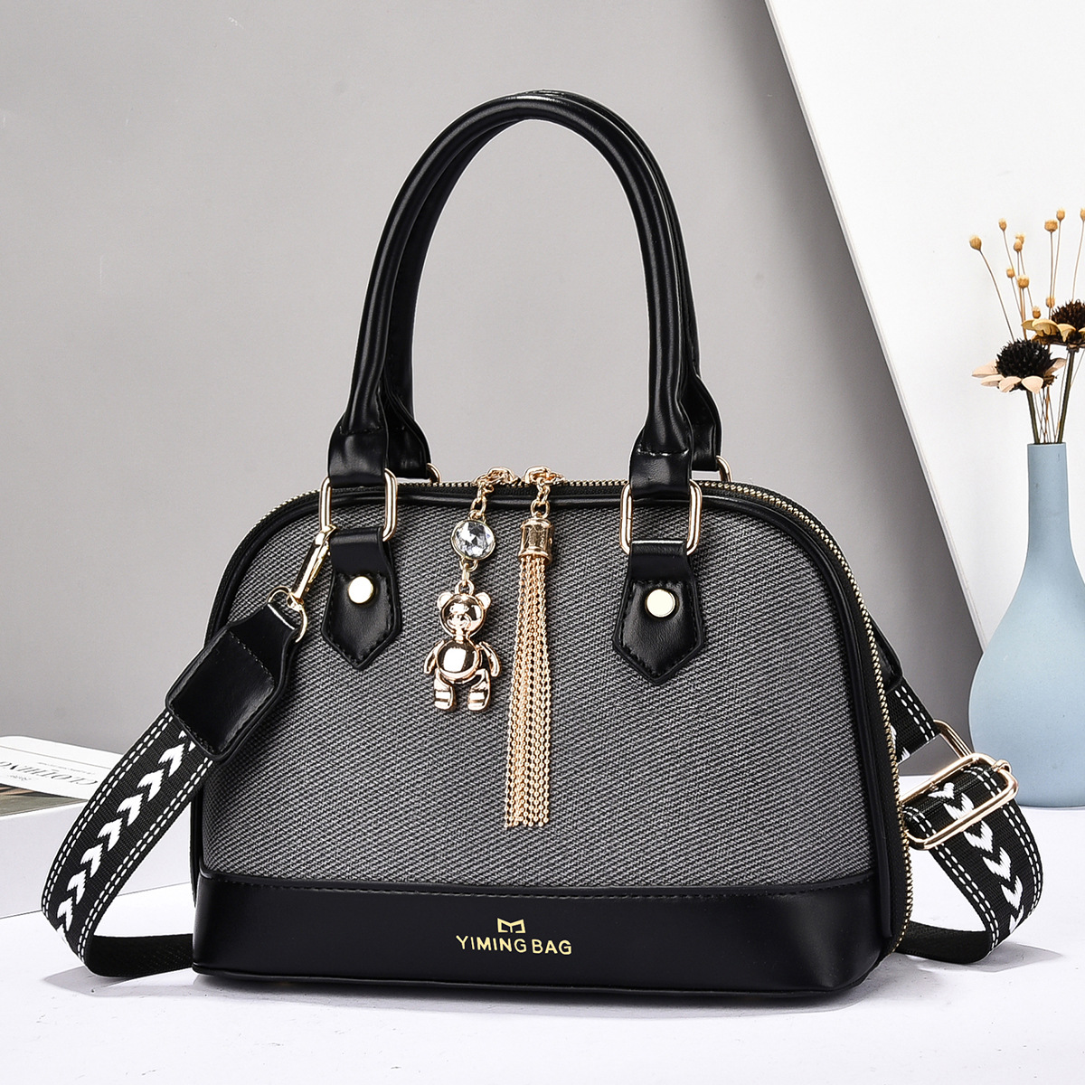 A fashionable shell bag for women, a new summer 2025 simple single-shoulder bag, a trendy and casual niche crossbody bag full figure