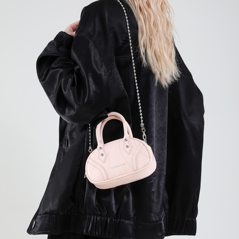 The 2025 new fashion casual commuting chain hand-held pillow bag is a unique single-shoulder crossbody bag with a unique design for women Specification drawing
