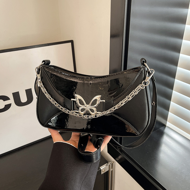 In 2025, a new niche design bag for women, a fashionable and high-quality single-shoulder underarm bag, a popular summer commuter silver crossbody bag full figure