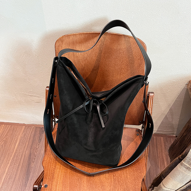 Korean matte retro simple tote bag, single-shoulder crossbody casual underarm bag, 2025 new style laid-back commuting bag Specification drawing