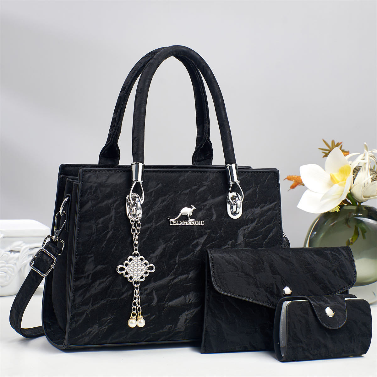 The 2025 new single-shoulder crossbody bag is a high-end and practical large-capacity hand-held tote bag for women full figure