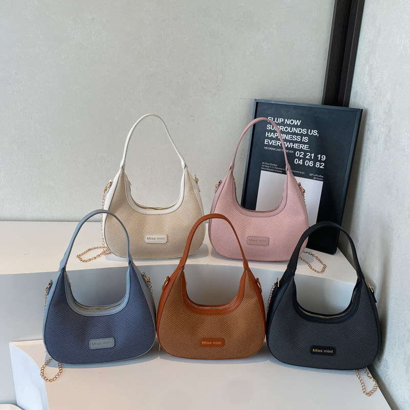 Cross-border high-end retro small bag for women, 2025 new style versatile single-shoulder underarm bag, spring hand-held dumpling bag Application Scenario