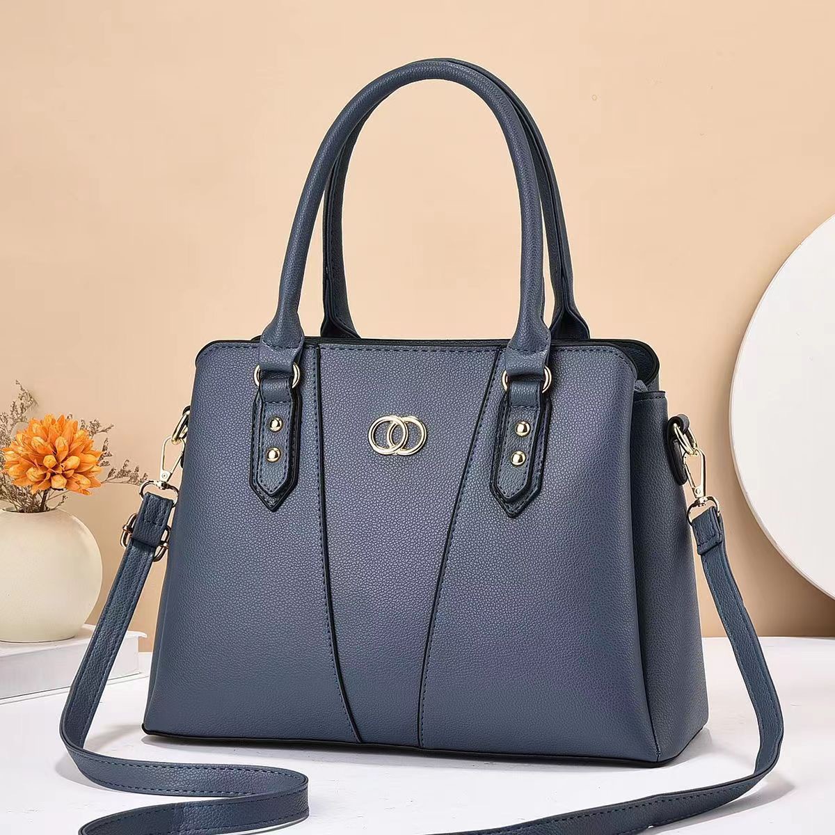 New foreign trade women's bag, simple and versatile, large-capacity handbag, fashionable and retro, single-shoulder crossbody women's bag, middle-aged details Picture