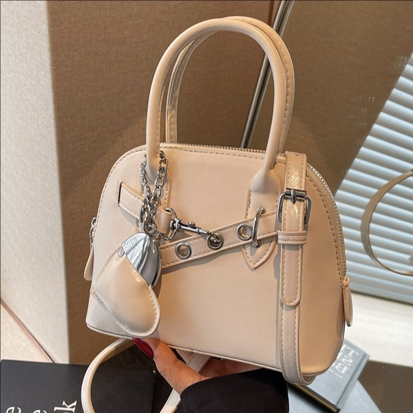 A trendy and stylish hand-held bowling bag for women, 2025 new Korean style fashionable shell bag, a super popular single-shoulder crossbody bag full figure