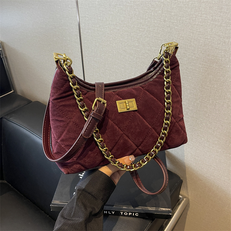 Fashionable small bag, stylish diamond-shaped bag, single-shoulder bag, 2024 new trendy INS casual bag, chain women's bag details Picture