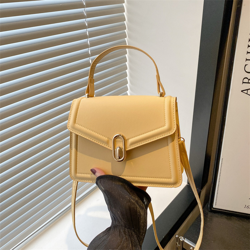 The 2025 new style of fresh summer fashion crossbody bag, casual and simple hand-held small square bag, fashionable single-shoulder bag for women full figure