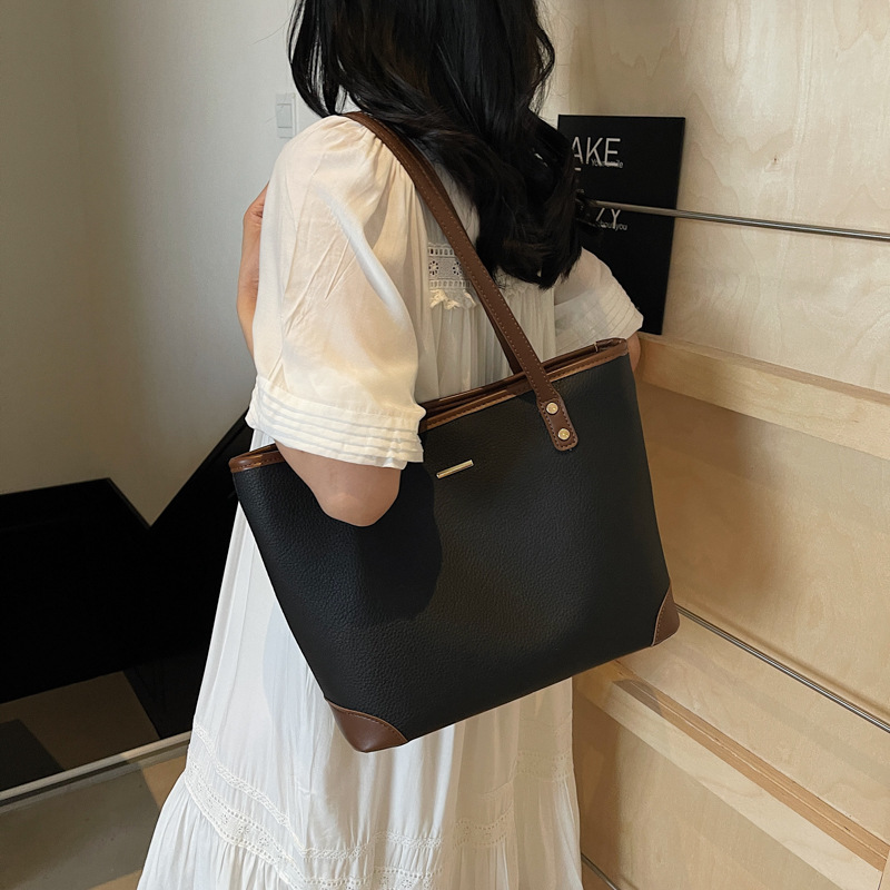 High-end and fashionable large-capacity tote bag for women 2025 New style, lychee pattern, trendy and versatile, casual and commuting single-shoulder bag Application Scenario
